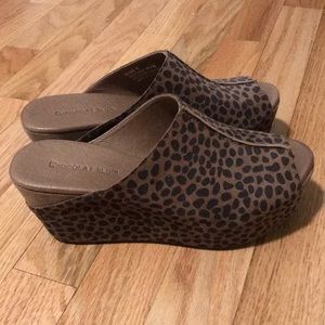 Chocolat blu Wynn suede peep toe leopard sandal 6